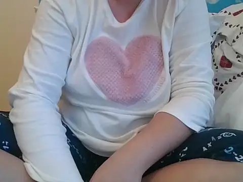 Snapshot of RealLittleRedRidingHood chatting on 02.08.26 RealLittleRedRidingHood online show from 02.08.26