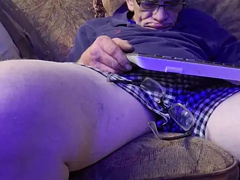 Snapshot of highstepper500 chatting on 01.19.25 highstepper500 online show from 01.19.25