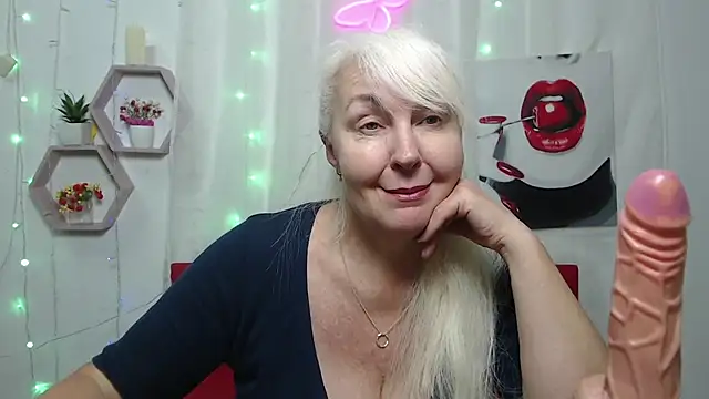Snapshot of BlondyLeeBest chatting on 01.19.25 BlondyLeeBest online show from 01.19.25