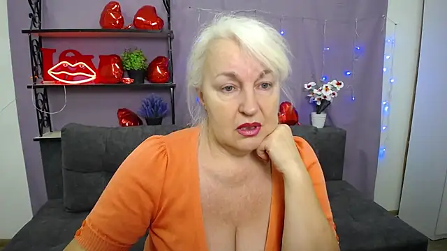 Snapshot of BlondyLeeBest chatting on 03.08.25 BlondyLeeBest online show from 03.08.25