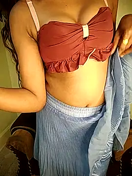 Snapshot of Indian-Squirt chatting on 03.18.25 Indian-Squirt online show from 03.18.25