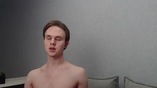 Snapshot of MartinMendez chatting on 02.19.25 MartinMendez online show from 02.19.25