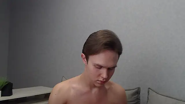 Snapshot of MartinMendez chatting on 03.18.25 MartinMendez online show from 03.18.25