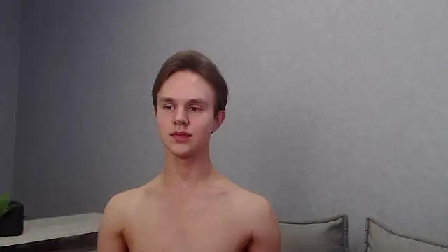 Snapshot of MartinMendez chatting on 03.22.25 MartinMendez online show from 03.22.25