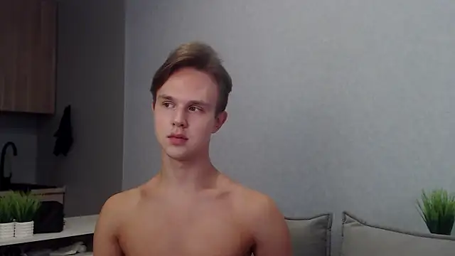 Snapshot of MartinMendez chatting on 09.26.25 MartinMendez online show from 09.26.25