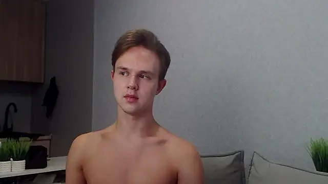 Snapshot of MartinMendez chatting on 09.28.25 MartinMendez online show from 09.28.25