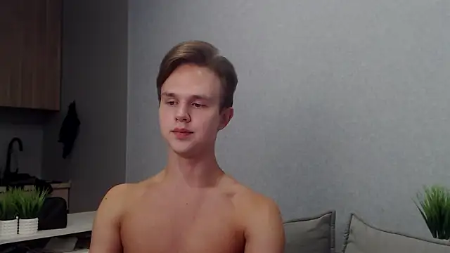 Snapshot of MartinMendez chatting on 09.29.25 MartinMendez online show from 09.29.25