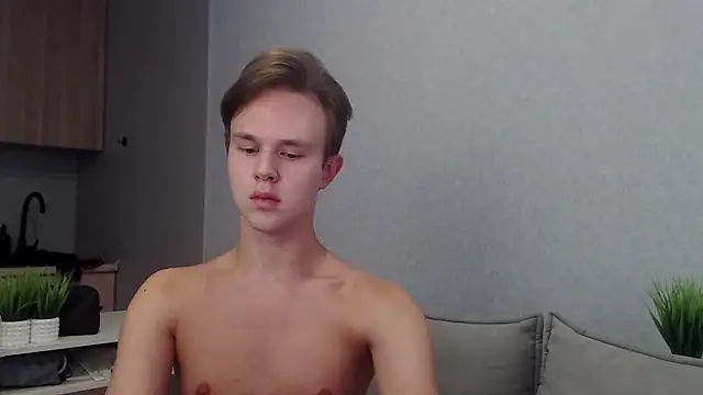 Snapshot of MartinMendez chatting on 10.04.25 MartinMendez online show from 10.04.25