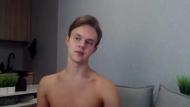 Snapshot of MartinMendez chatting on 10.06.25 MartinMendez online show from 10.06.25