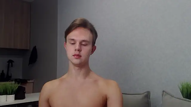 Snapshot of MartinMendez chatting on 10.10.25 MartinMendez online show from 10.10.25