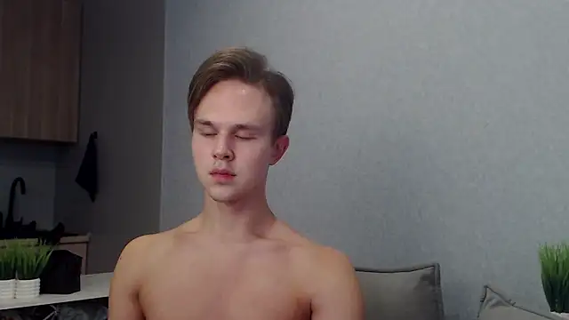 Snapshot of MartinMendez chatting on 10.17.25 MartinMendez online show from 10.17.25