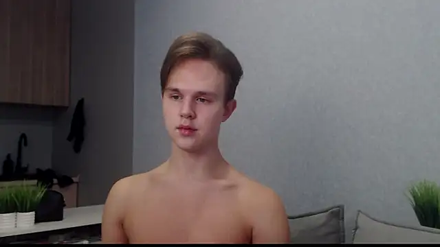 Snapshot of MartinMendez chatting on 10.26.25 MartinMendez online show from 10.26.25