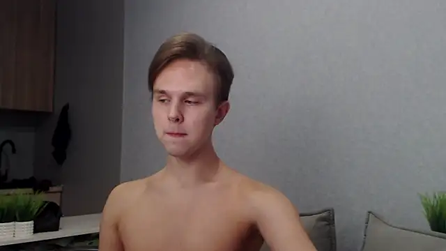 Snapshot of MartinMendez chatting on 10.30.25 MartinMendez online show from 10.30.25