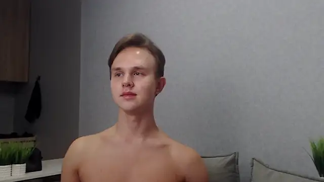 Snapshot of MartinMendez chatting on 11.15.25 MartinMendez online show from 11.15.25