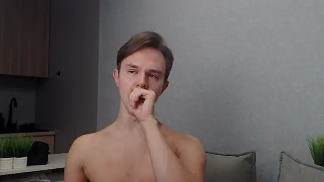 Snapshot of MartinMendez chatting on 12.04.25 MartinMendez online show from 12.04.25