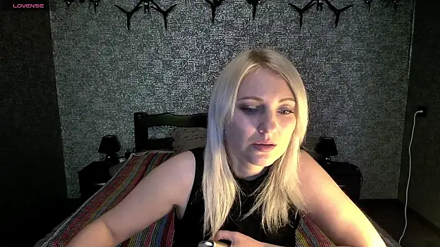 Snapshot of annagreeneyess chatting on 04.15.26 annagreeneyess online show from 04.15.26