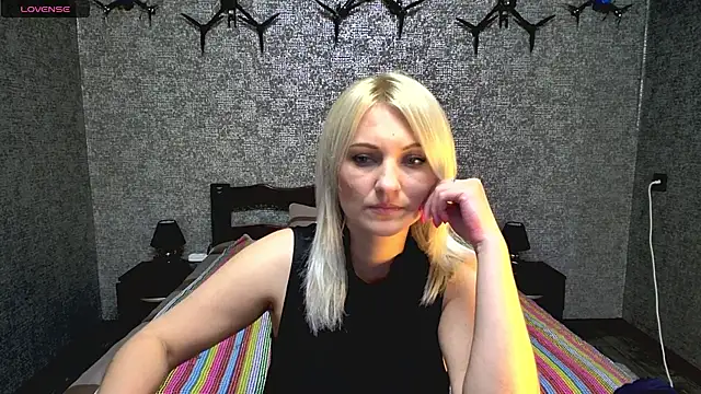 Snapshot of annagreeneyess chatting on 05.24.26 annagreeneyess online show from 05.24.26