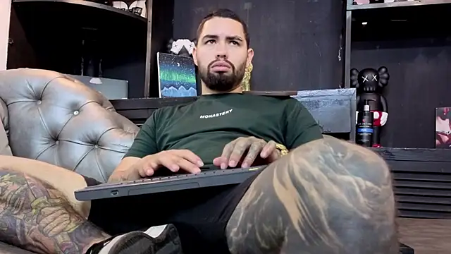 Snapshot of matteosantos chatting on 05.03.26 matteosantos online show from 05.03.26