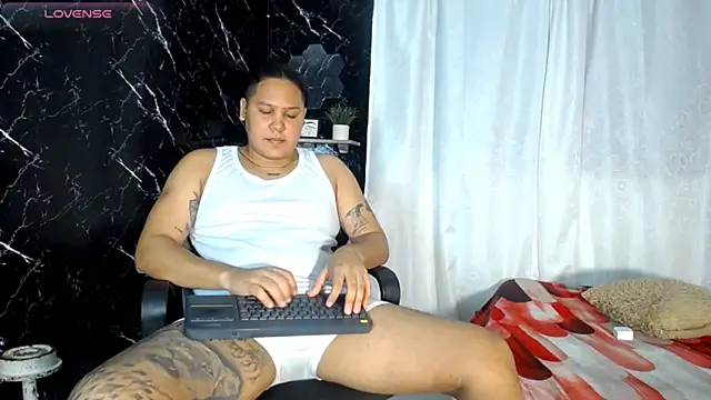 junaiker roa online show from 11.29.25