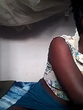 Snapshot of shape30 chatting on 12.14.24 shape30 online show from 12.14.24