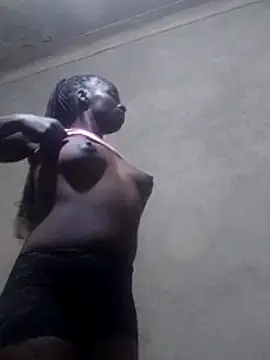 Snapshot of shape30 chatting on 12.03.25 shape30 online show from 12.03.25