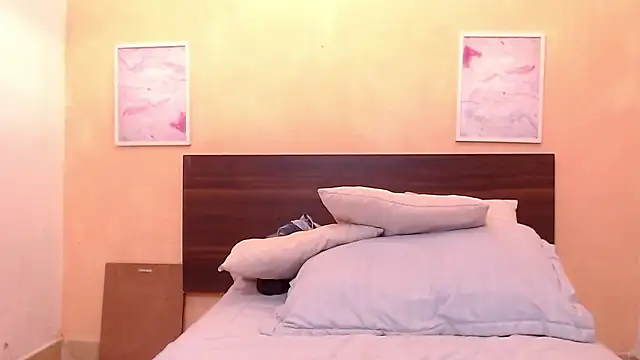 scaelettdubois online show from 12.03.24