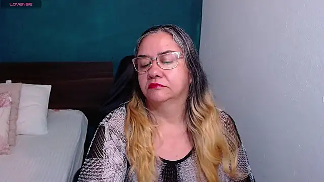 scaelettdubois online show from 09.17.25