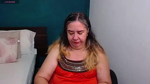 Snapshot of scaelettdubois chatting on 12.21.25 scaelettdubois online show from 12.21.25