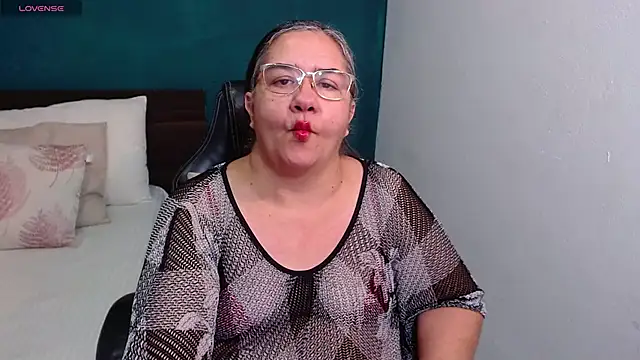 Snapshot of scaelettdubois chatting on 01.10.26 scaelettdubois online show from 01.10.26