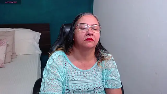 Snapshot of scaelettdubois chatting on 01.18.26 scaelettdubois online show from 01.18.26