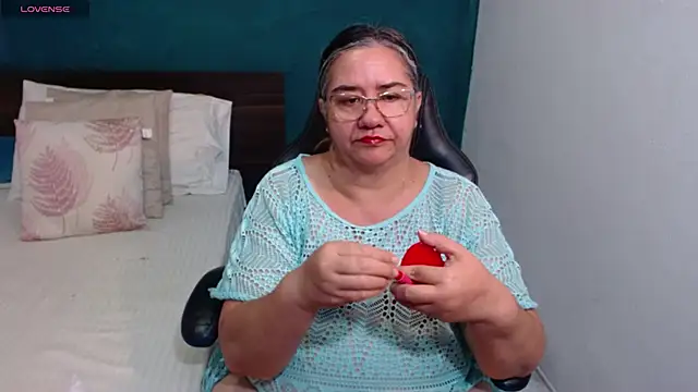 Snapshot of scaelettdubois chatting on 02.10.26 scaelettdubois online show from 02.10.26