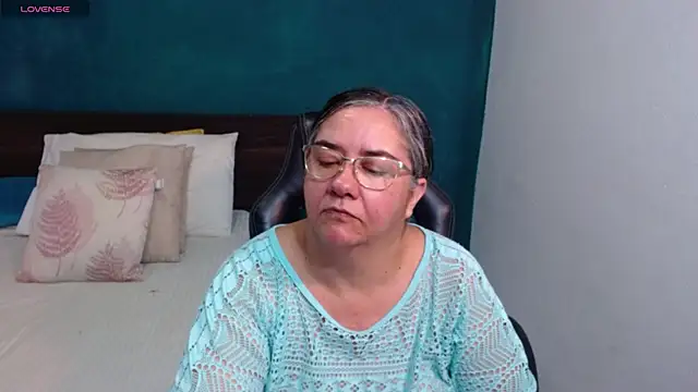 Snapshot of scaelettdubois chatting on 02.13.26 scaelettdubois online show from 02.13.26