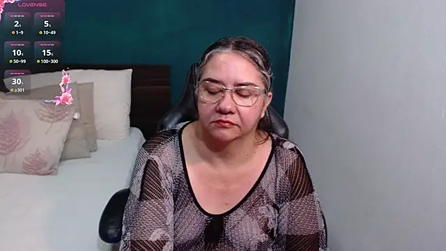 Snapshot of scaelettdubois chatting on 02.18.26 scaelettdubois online show from 02.18.26