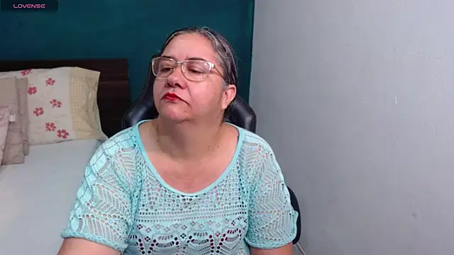 Snapshot of scaelettdubois chatting on 02.22.26 scaelettdubois online show from 02.22.26