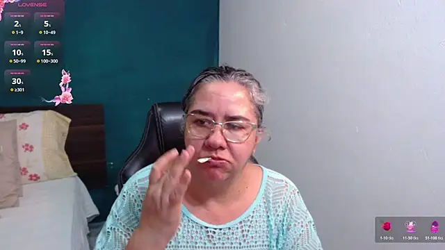 Snapshot of scaelettdubois chatting on 02.22.26 scaelettdubois online show from 02.22.26