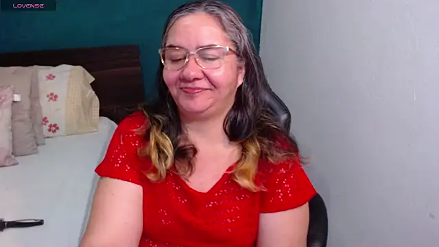 Snapshot of scaelettdubois chatting on 03.08.26 scaelettdubois online show from 03.08.26