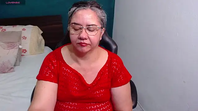 Snapshot of scaelettdubois chatting on 03.08.26 scaelettdubois online show from 03.08.26