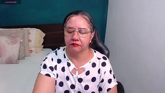 Snapshot of scaelettdubois chatting on 03.09.26 scaelettdubois online show from 03.09.26