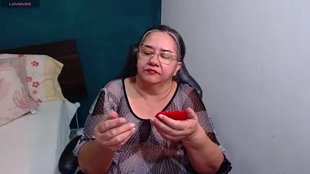 Snapshot of scaelettdubois chatting on 03.26.26 scaelettdubois online show from 03.26.26