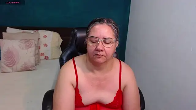 scaelettdubois online show from 06.14.26