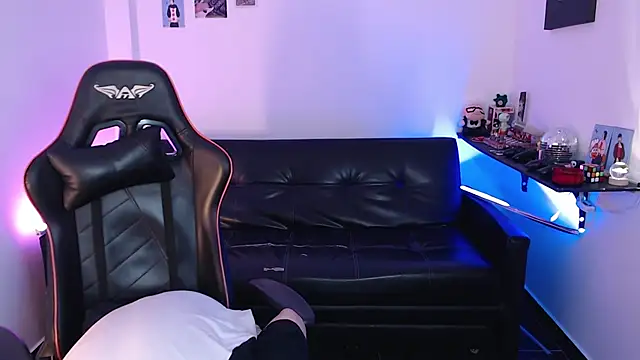 Snapshot of malik_harrison__ chatting on 12.16.24 malik harrison   online show from 12.16.24