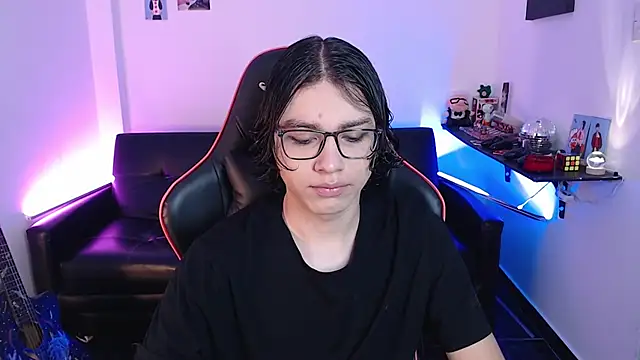 Snapshot of malik_harrison__ chatting on 12.23.24 malik harrison   online show from 12.23.24