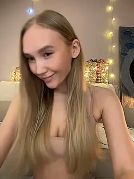 Snapshot of MariaTull chatting on 12.16.25 MariaTull online show from 12.16.25