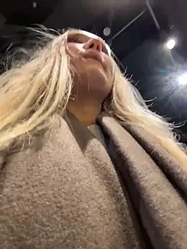 Snapshot of MariaTull chatting on 12.19.25 MariaTull online show from 12.19.25