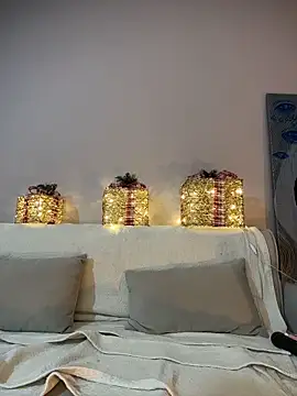 Snapshot of MariaTull chatting on 12.21.25 MariaTull online show from 12.21.25