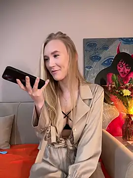 Snapshot of MariaTull chatting on 02.22.26 MariaTull online show from 02.22.26