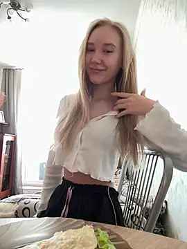 Snapshot of MariaTull chatting on 03.13.26 MariaTull online show from 03.13.26