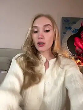 Snapshot of MariaTull chatting on 04.19.26 MariaTull online show from 04.19.26