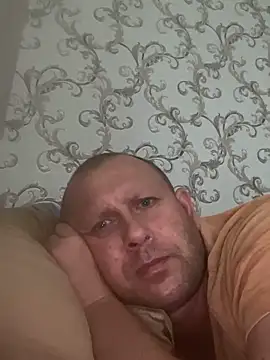 Snapshot of 1981-AZ chatting on 11.27.25 1981-AZ online show from 11.27.25