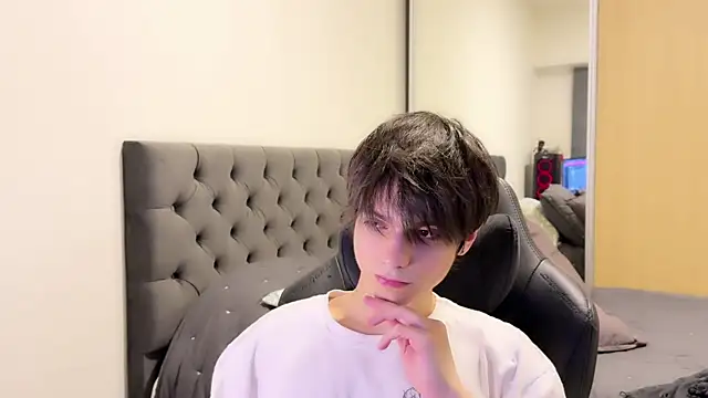 Snapshot of SasukeUhchiaa chatting on 01.02.25 SasukeUhchiaa online show from 01.02.25